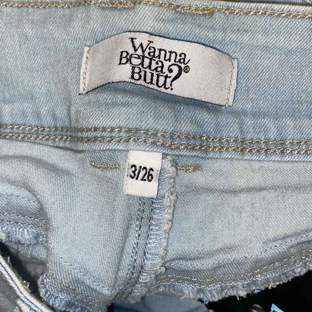 YMI Wanna‎ Betta Butt Distressed Light Wash Cropped Jeans Size 6 C107666 Capris